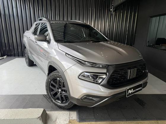FIAT TORO 2.0 16V TURBO DIESEL ULTRA 4WD AT9 FIAT TORO 2.0 16V TURBO DIESEL ULTRA 4WD AT9